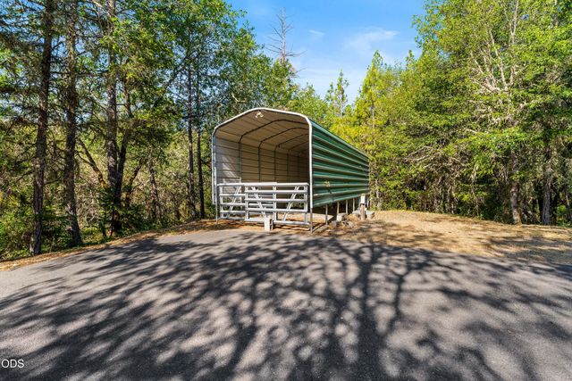 3620 Demaray Drive, Grants Pass, OR 97527