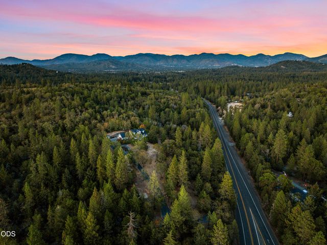 3620 Demaray Drive, Grants Pass, OR 97527