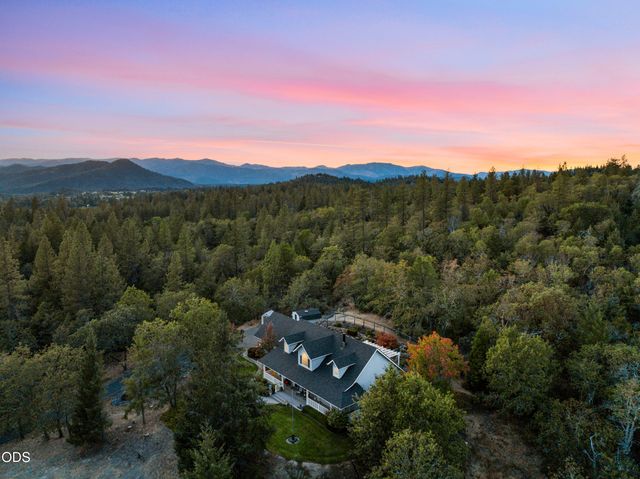 3620 Demaray Drive, Grants Pass, OR 97527