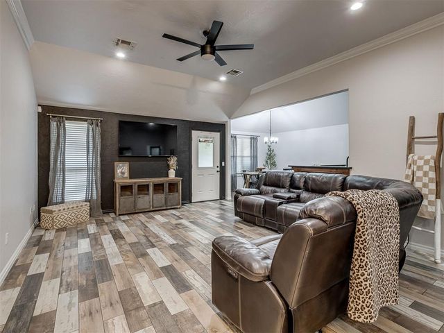 3209 SE 33rd Street, Moore, OK 73065