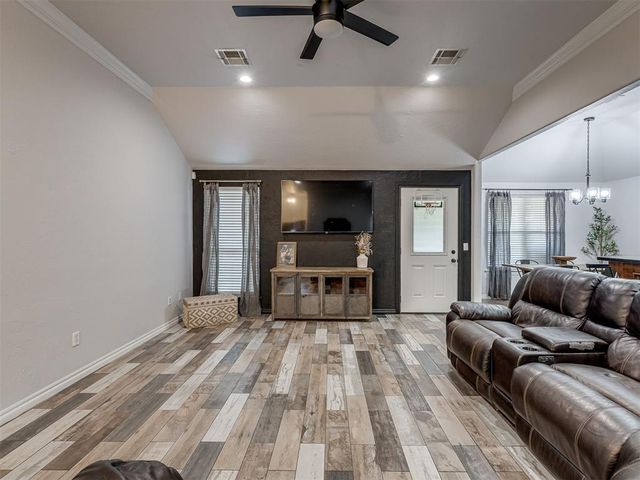 3209 SE 33rd Street, Moore, OK 73065