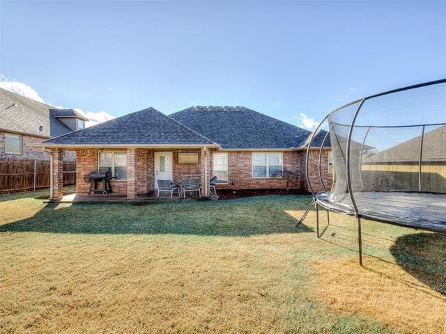 3209 SE 33rd Street, Moore, OK 73065