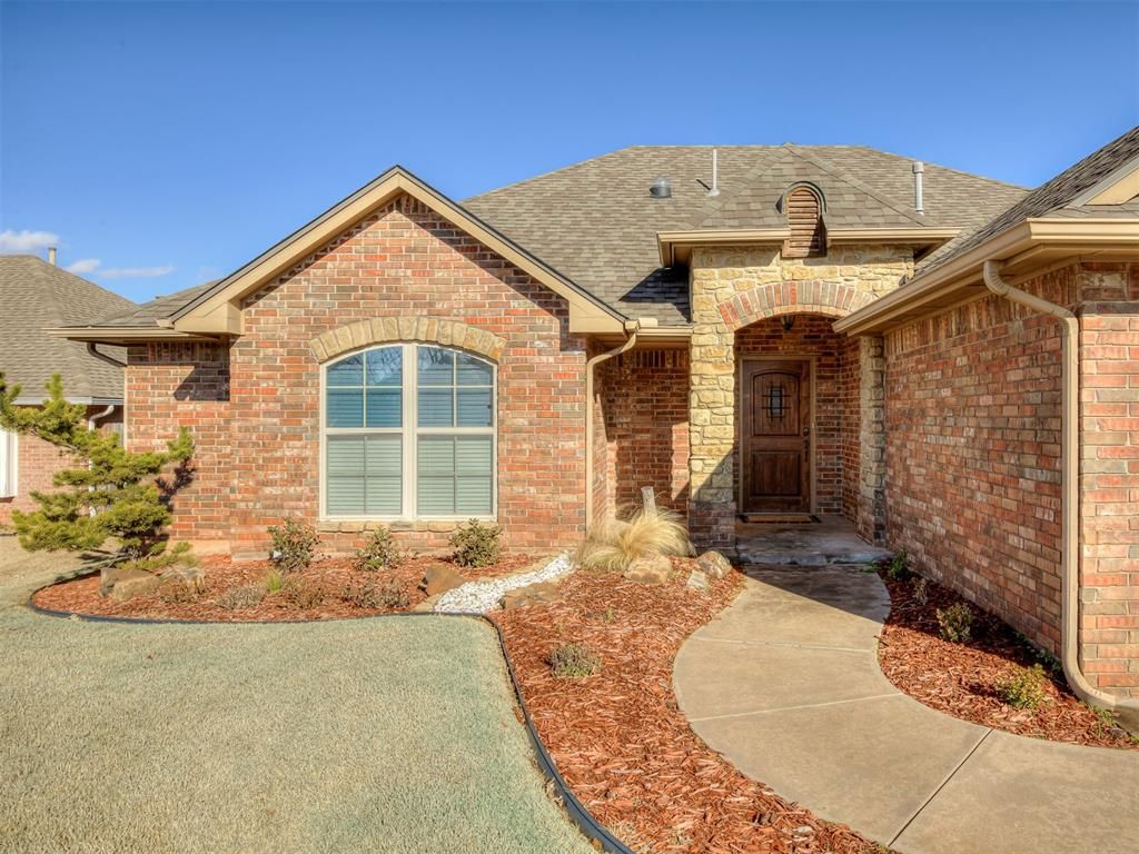 3209 SE 33rd Street, Moore, OK 73065