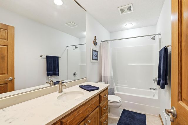 4561 Oak Pond Road, Eagan, MN 55123