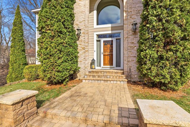 4561 Oak Pond Road, Eagan, MN 55123