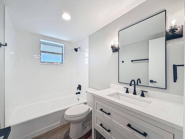 1000 NW 13th Street 201a, Boca Raton, FL 33486