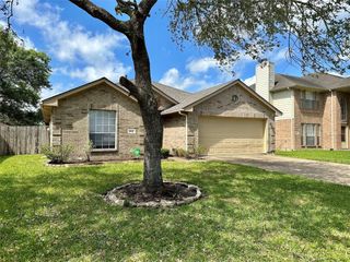 4542 Reams Lane, Fresno, TX 77545