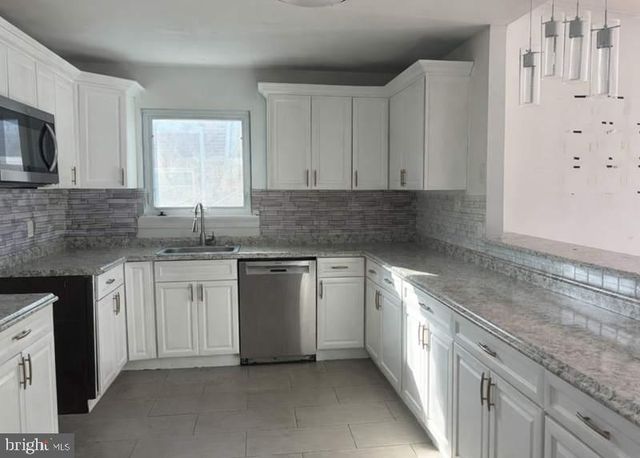 7817 LORNA DR, Philadelphia, PA 19111