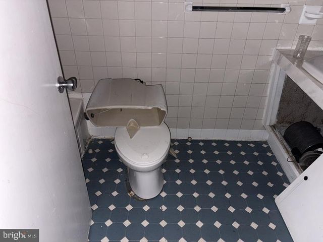 7817 LORNA DR, Philadelphia, PA 19111