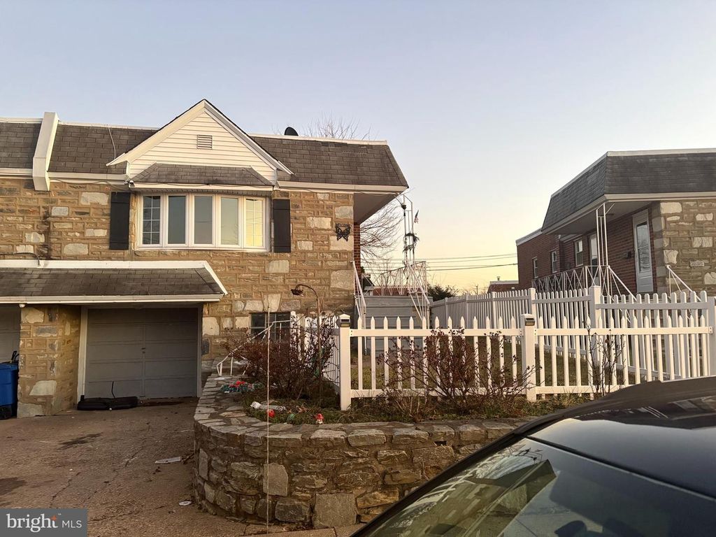 7817 LORNA DR, Philadelphia, PA 19111