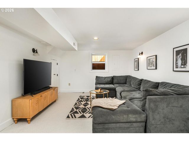 3563 Ne MORRIS St, Portland, OR 97212