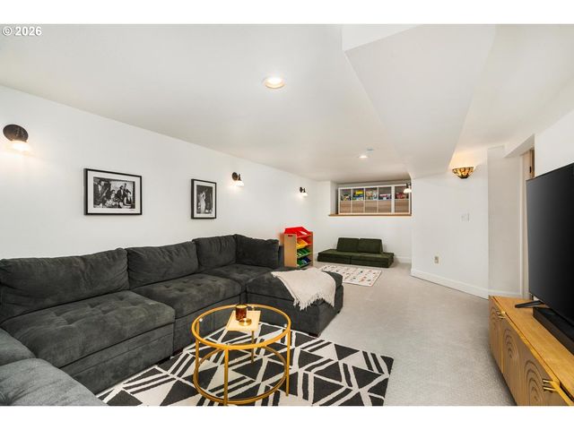 3563 Ne MORRIS St, Portland, OR 97212