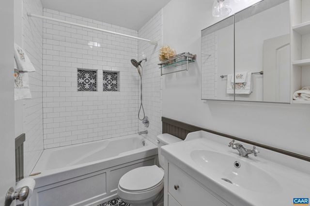 4939 RICHMOND RD, Keswick, VA 22947