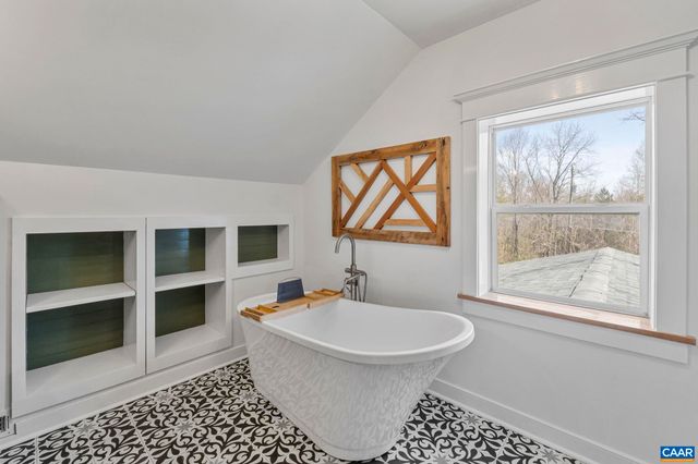 4939 RICHMOND RD, Keswick, VA 22947