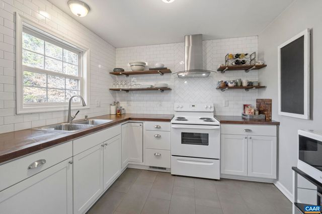 4939 RICHMOND RD, Keswick, VA 22947