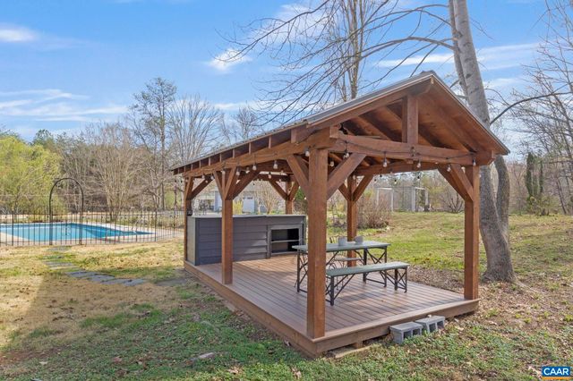 4939 RICHMOND RD, Keswick, VA 22947