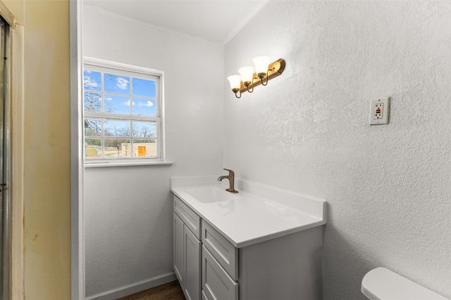 211 S Pine Street, Stratford, OK 74872