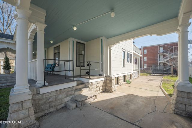 405 S Moffet Avenue, Joplin, MO 64801