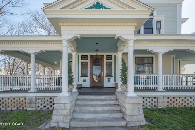 405 S Moffet Avenue, Joplin, MO 64801