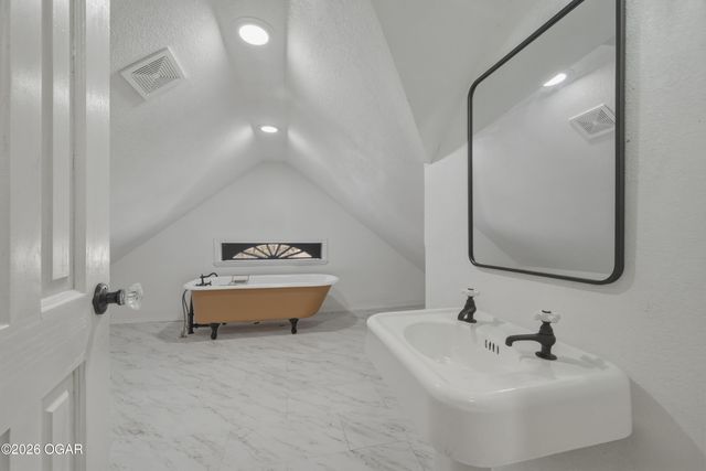 405 S Moffet Avenue, Joplin, MO 64801