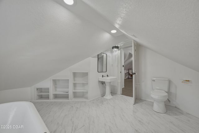 405 S Moffet Avenue, Joplin, MO 64801