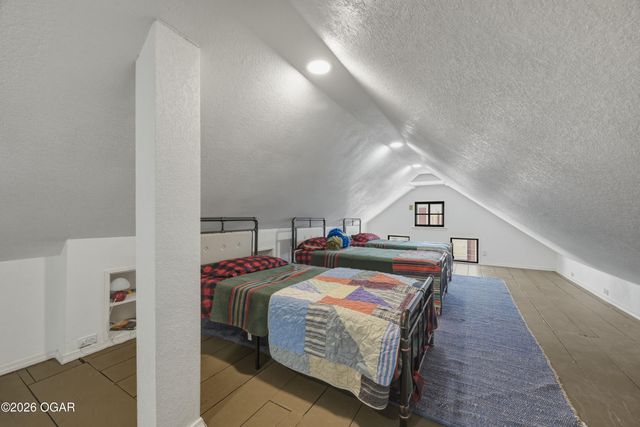 405 S Moffet Avenue, Joplin, MO 64801