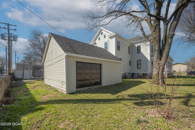 405 S Moffet Avenue, Joplin, MO 64801