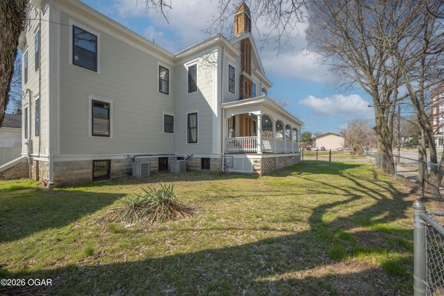 405 S Moffet Avenue, Joplin, MO 64801