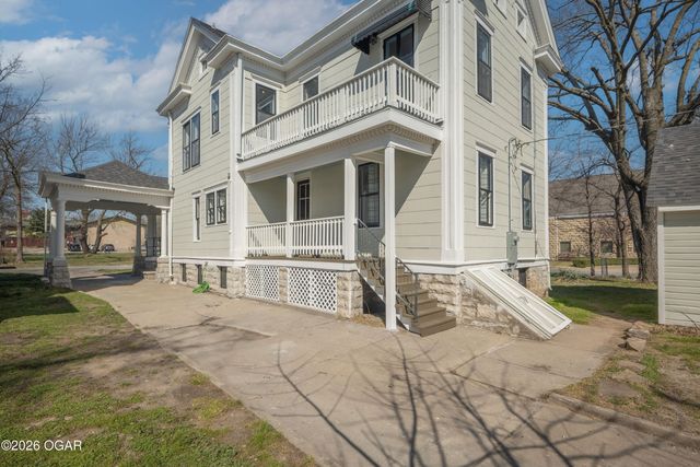 405 S Moffet Avenue, Joplin, MO 64801