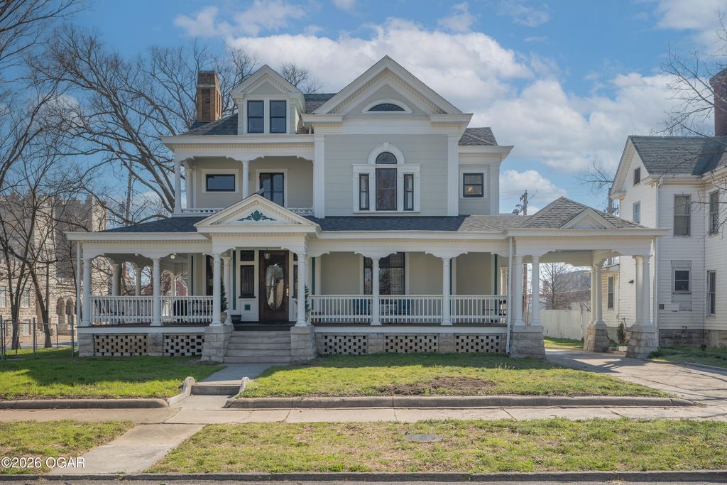 405 S Moffet Avenue, Joplin, MO 64801