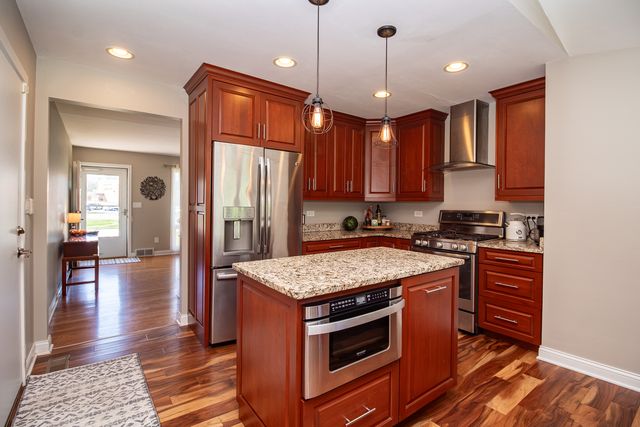 597 Nash Road, Crystal Lake, IL 60014