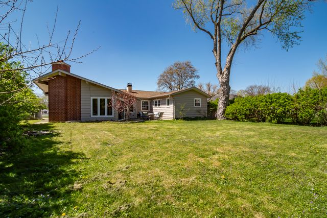 597 Nash Road, Crystal Lake, IL 60014