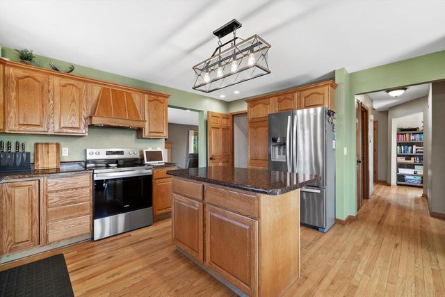 W266S8655 Rustic View LANE, Mukwonago, WI 53149