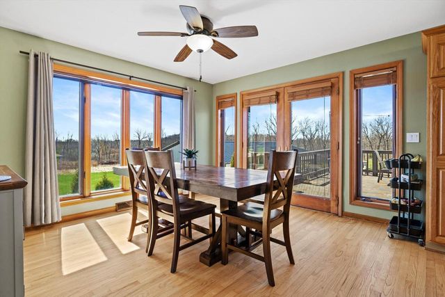 W266S8655 Rustic View LANE, Mukwonago, WI 53149