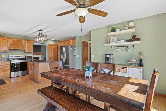 W266S8655 Rustic View LANE, Mukwonago, WI 53149