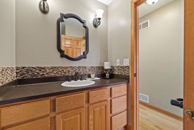 W266S8655 Rustic View LANE, Mukwonago, WI 53149