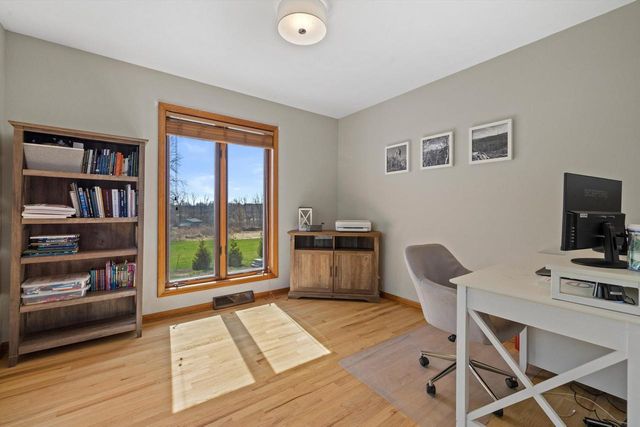 W266S8655 Rustic View LANE, Mukwonago, WI 53149