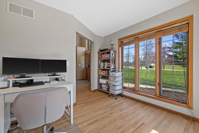 W266S8655 Rustic View LANE, Mukwonago, WI 53149