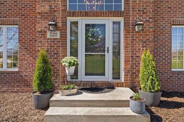 W266S8655 Rustic View LANE, Mukwonago, WI 53149