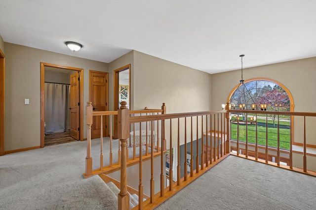 W266S8655 Rustic View LANE, Mukwonago, WI 53149