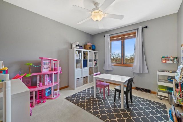W266S8655 Rustic View LANE, Mukwonago, WI 53149