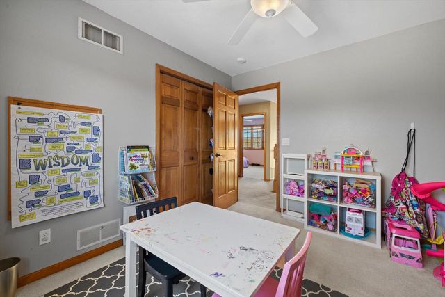 W266S8655 Rustic View LANE, Mukwonago, WI 53149