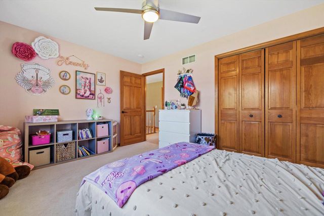 W266S8655 Rustic View LANE, Mukwonago, WI 53149