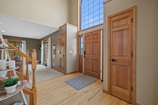 W266S8655 Rustic View LANE, Mukwonago, WI 53149