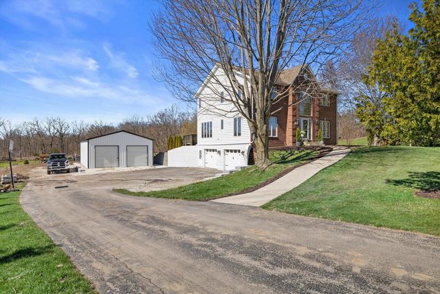 W266S8655 Rustic View LANE, Mukwonago, WI 53149