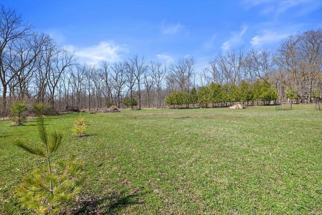 W266S8655 Rustic View LANE, Mukwonago, WI 53149