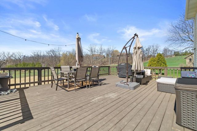 W266S8655 Rustic View LANE, Mukwonago, WI 53149