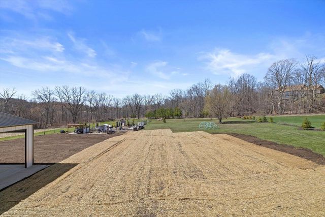 W266S8655 Rustic View LANE, Mukwonago, WI 53149