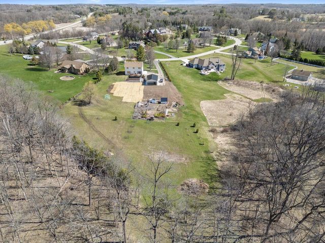 W266S8655 Rustic View LANE, Mukwonago, WI 53149
