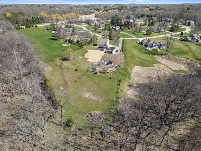 W266S8655 Rustic View LANE, Mukwonago, WI 53149